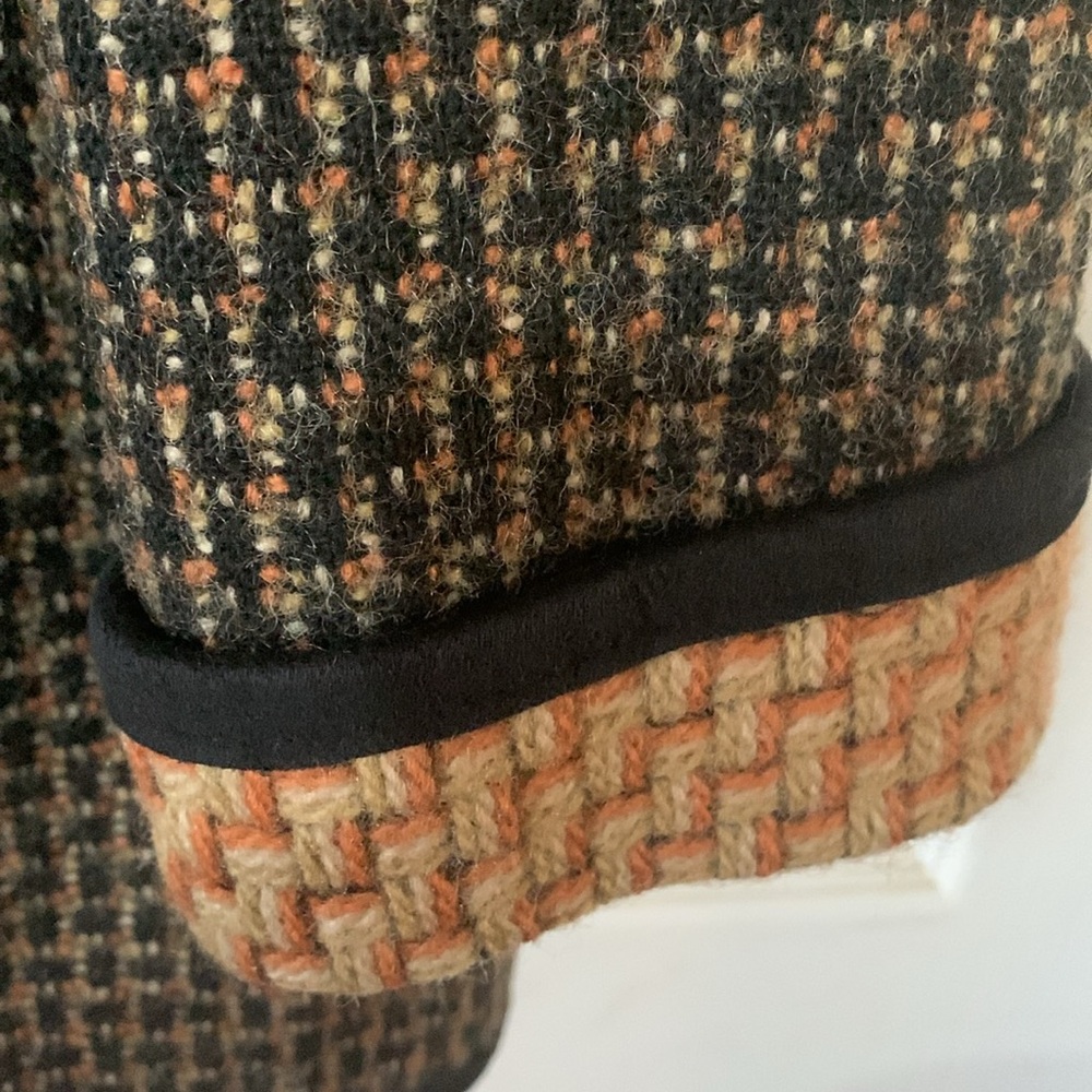 TWEED/ Herringbone coat with fur trim. - Picture 7 of 13